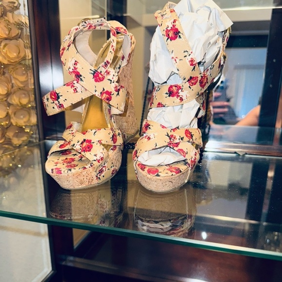BAMBOO FLORAL PRINT FABRIC STRAPPY CORK WEDGES SIZE 8 - Picture 11 of 11